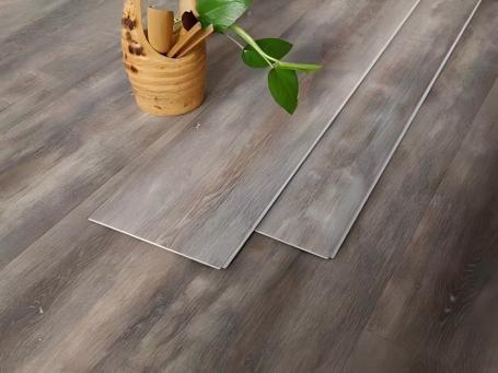 Ligne d'extrusion de feuilles de revêtement de sol en PVC (SPC/LVT)