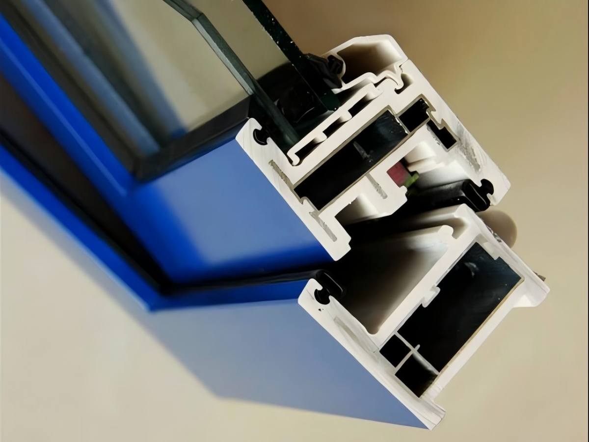 Ligne de coextrusion de profilés PVC-aluminium