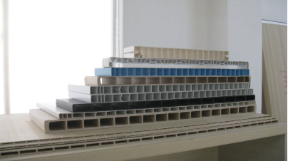 Ligne d'extrusion de portes en panneaux PVC-bois