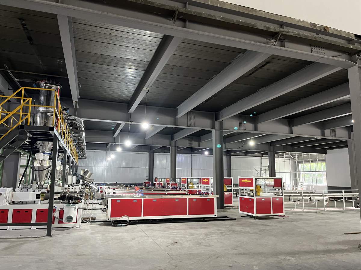 Équipement WPC personnalisé pour les projets d'aménagement paysager : 3 paramètres clés pour une réussite garantie