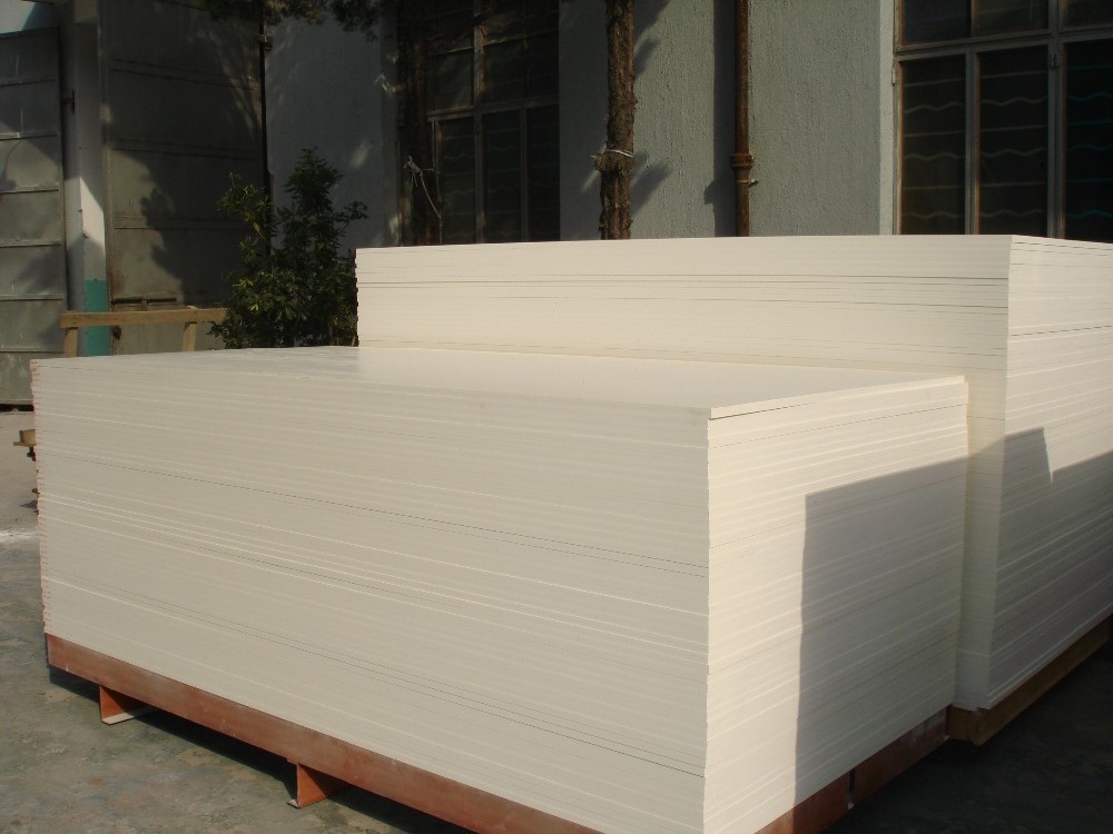 Ligne d'extrusion de matériaux de base pour revêtements de sol PVC/WPC