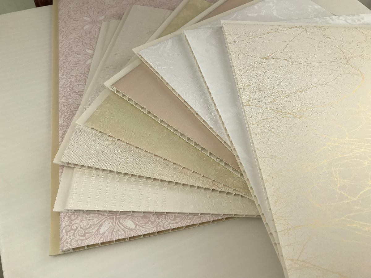 Ligne d'extrusion de profilés de plafond en PVC